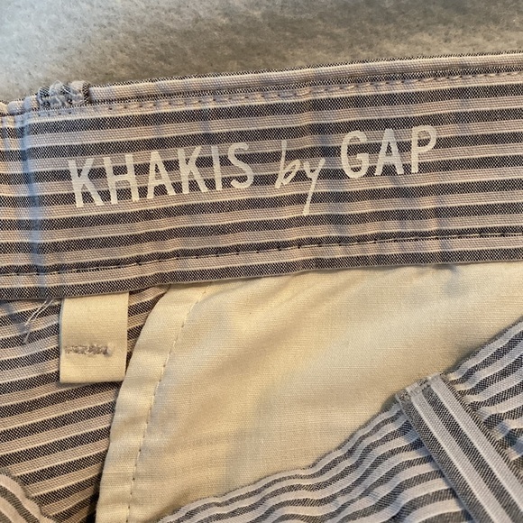 Gap Pin Stripped Summer Short - Picture 4 of 5